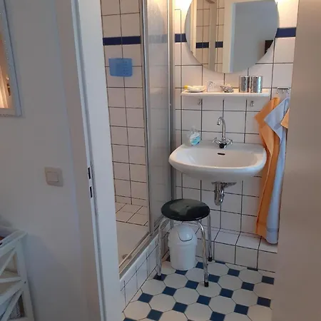 Gaestezimmer Mit Fruehstueck Im Obergeschoss Apartment