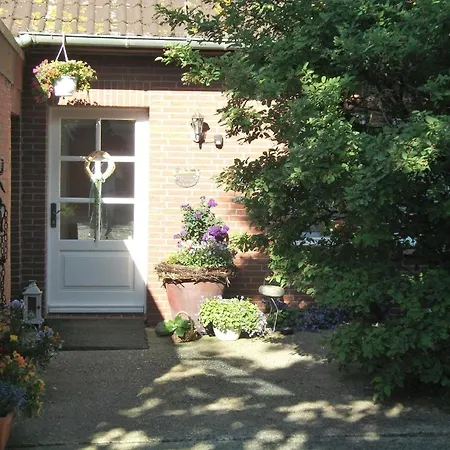 Gaestezimmer Mit Fruehstueck Im Obergeschoss Apartment Krummhoern